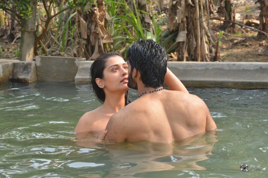 RX-100-Movie-Liplock-Stills